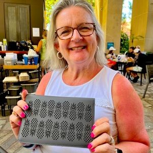 Meet your Posher, Val